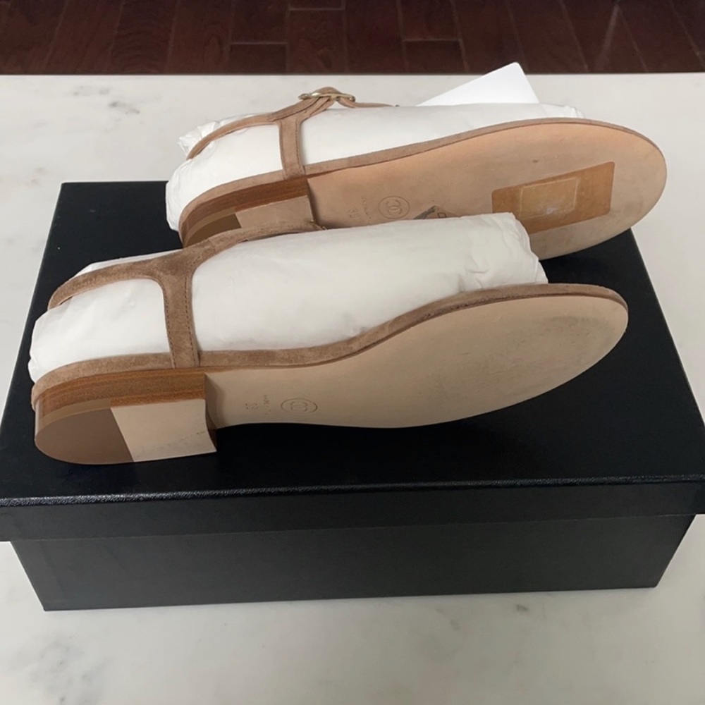 Chanel Beige Thong Sandal With Chain Detail NWT 36 - Picture 5 of 9